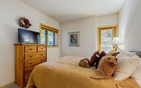 Twin Elk Lodge